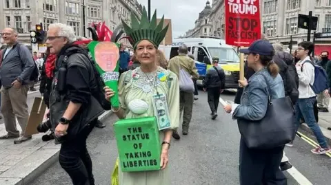 Numerous Demonstrators Assemble in Downtown London to Oppose President Trump's Second State Visit
